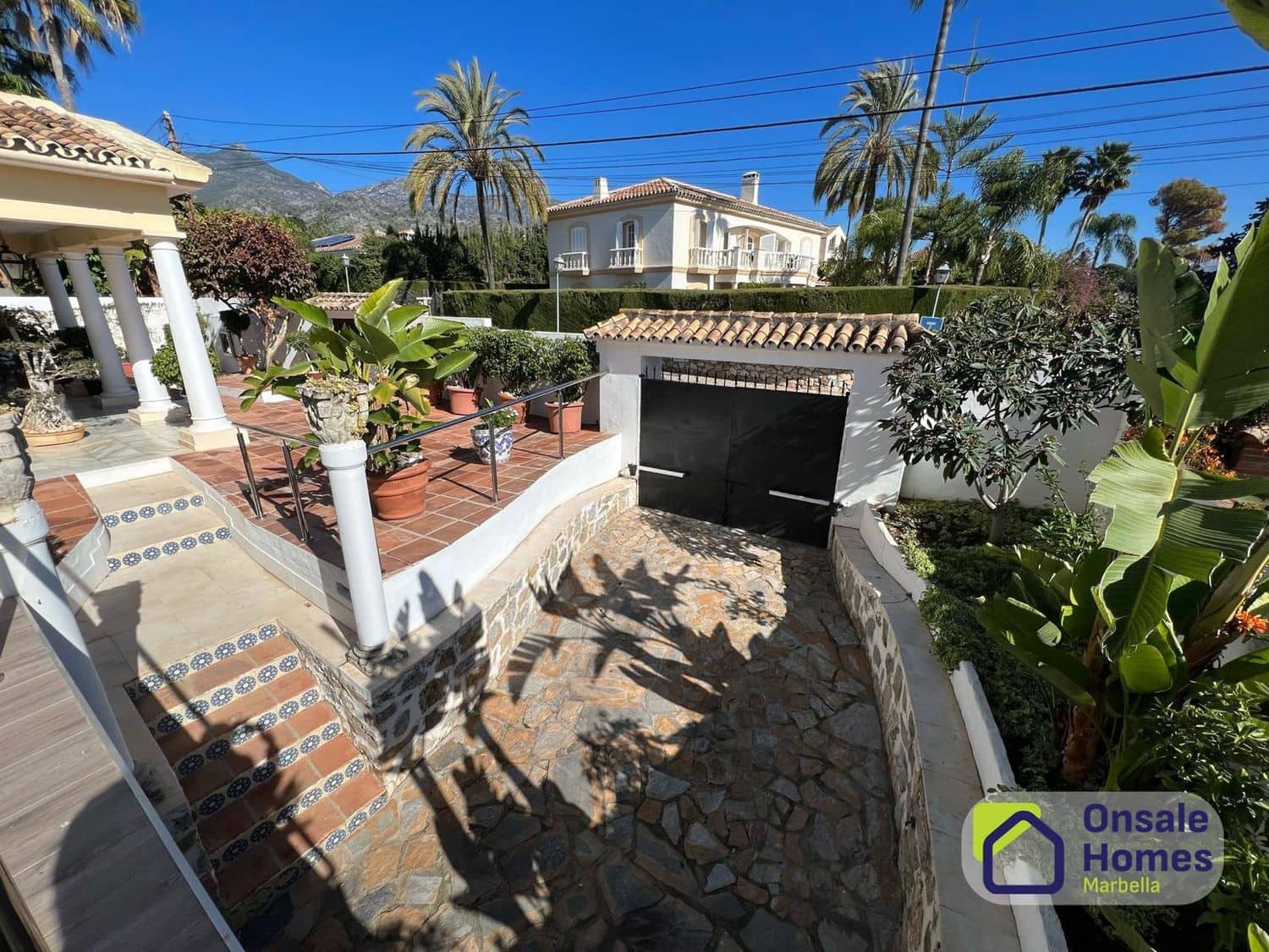 6 bedroom Villa for sale in Marbella with pool garage - € 1,495,000 (Ref: 9981677)