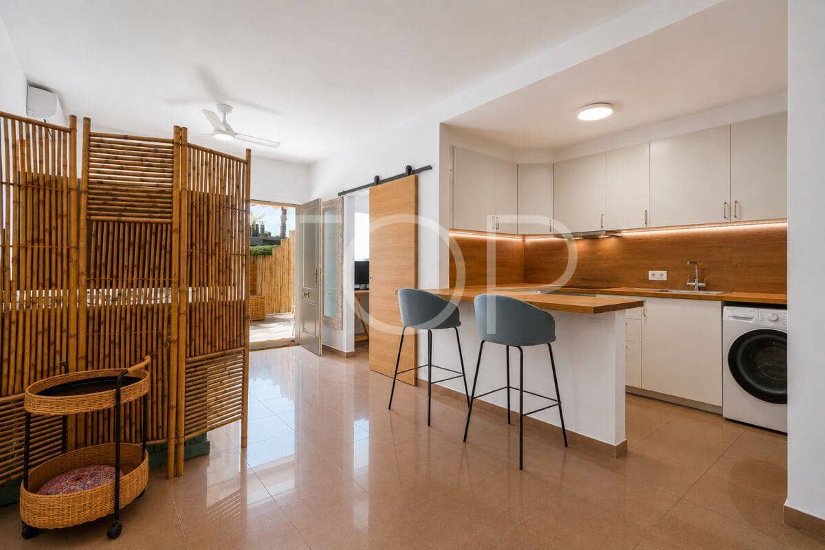 2 bedroom Flat for sale in Playa del Duque with pool garage - € 435,000 (Ref: 10048590)