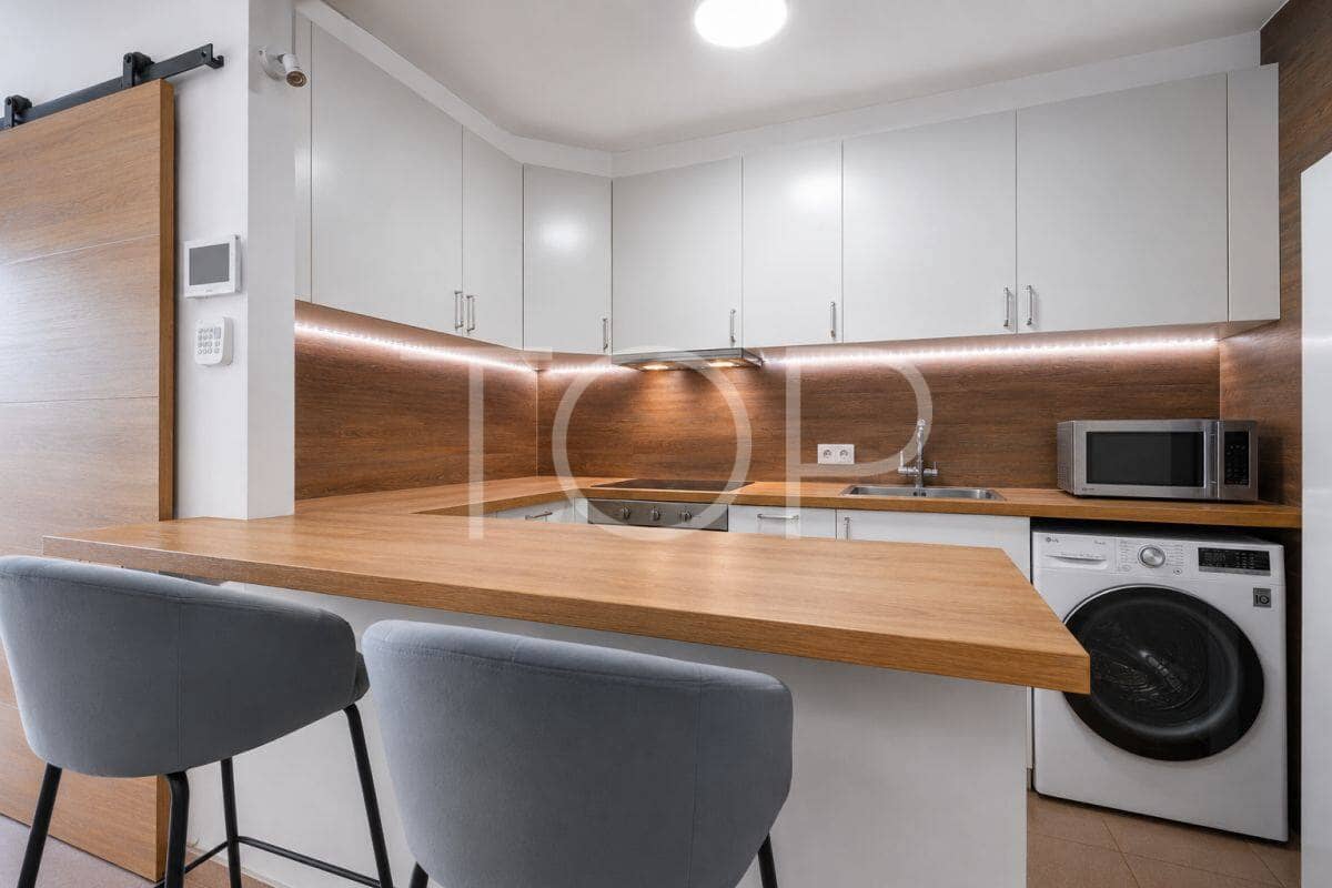 2 bedroom Flat for sale in Playa del Duque with pool garage - € 435,000 (Ref: 10048590)