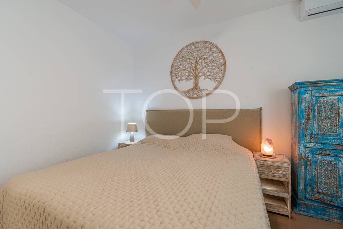 2 bedroom Flat for sale in Playa del Duque with pool garage - € 435,000 (Ref: 10048590)