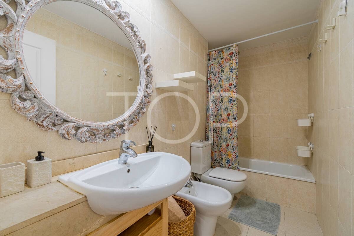 2 bedroom Flat for sale in Playa del Duque with pool garage - € 435,000 (Ref: 10048590)