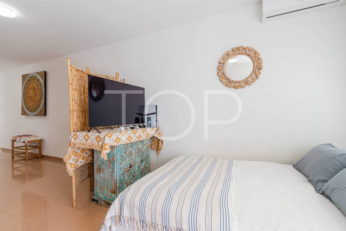2 bedroom Flat for sale in Playa del Duque with pool garage - € 435,000 (Ref: 10048590)
