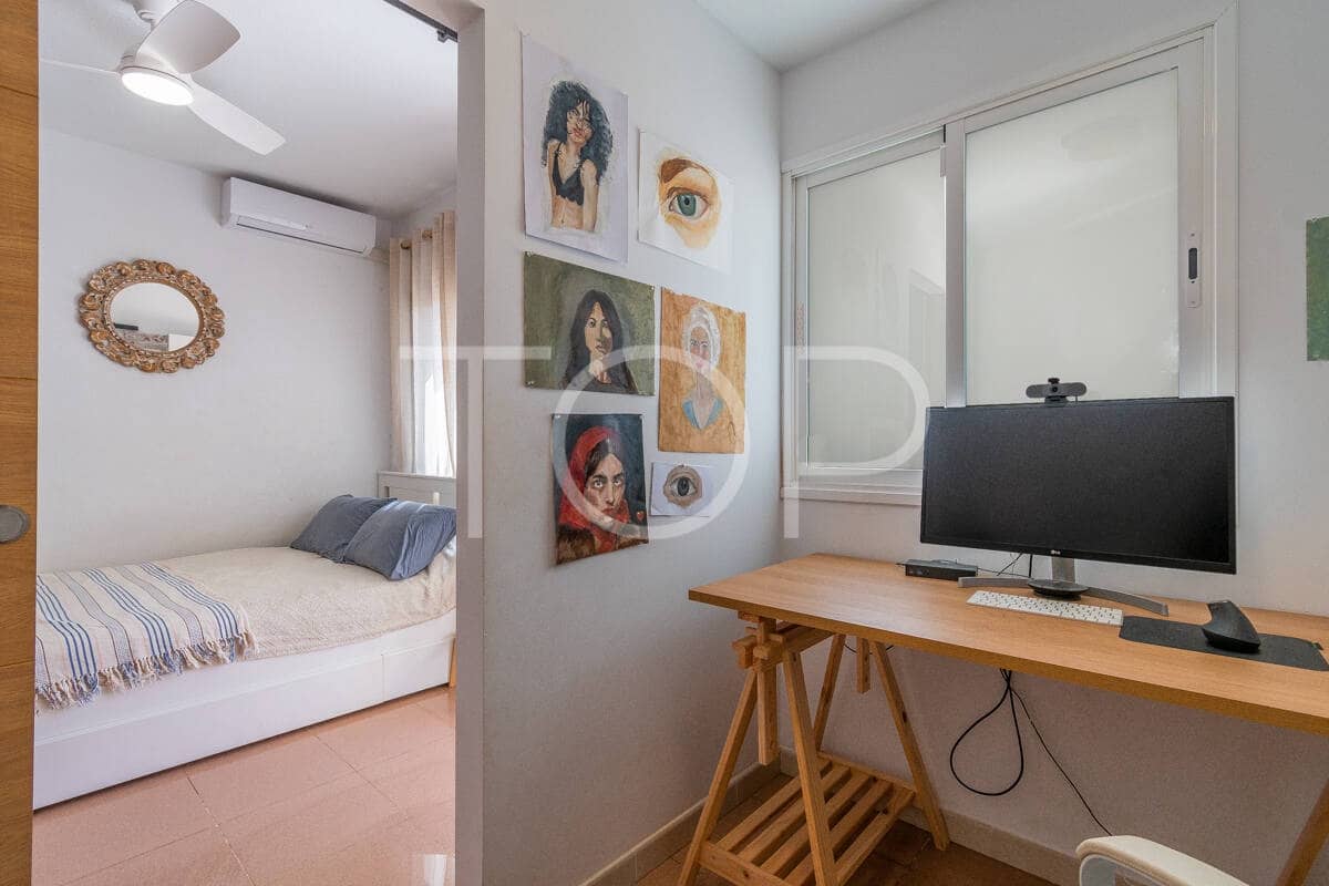 2 bedroom Flat for sale in Playa del Duque with pool garage - € 435,000 (Ref: 10048590)
