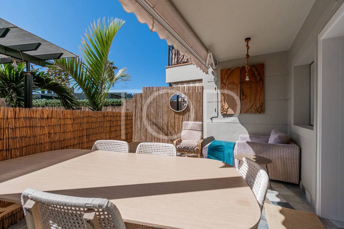 2 bedroom Flat for sale in Playa del Duque with pool garage - € 435,000 (Ref: 10048590)
