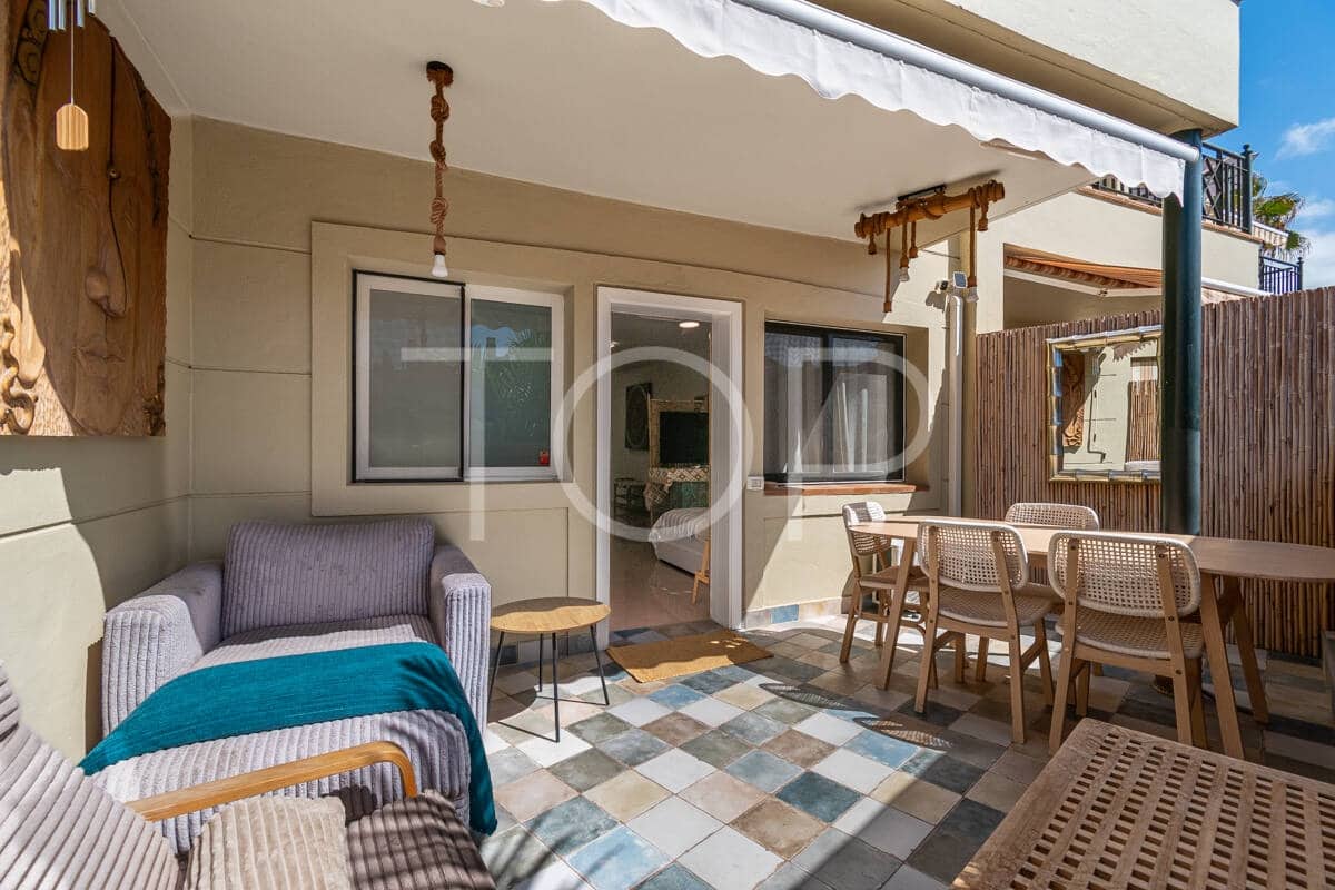 2 bedroom Flat for sale in Playa del Duque with pool garage - € 435,000 (Ref: 10048590)