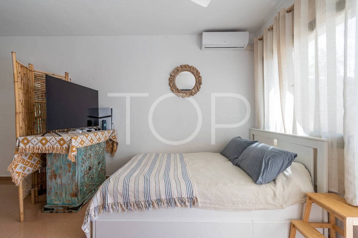 2 bedroom Flat for sale in Playa del Duque with pool garage - € 435,000 (Ref: 10048590)