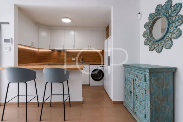 2 soverom Leilighet til salgs i Playa del Duque, Adeje med svømmebasseng garasje - € 435 000 (Ref: 10048590)