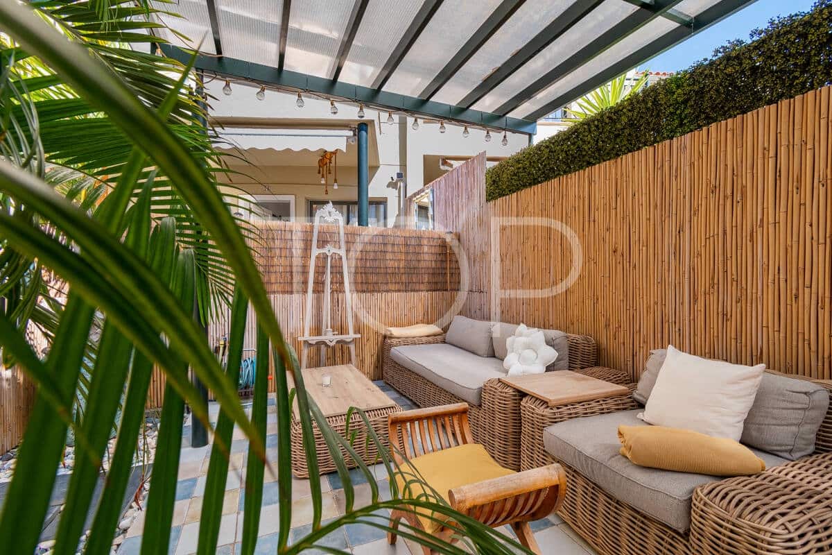 2 bedroom Flat for sale in Playa del Duque with pool garage - € 435,000 (Ref: 10048590)