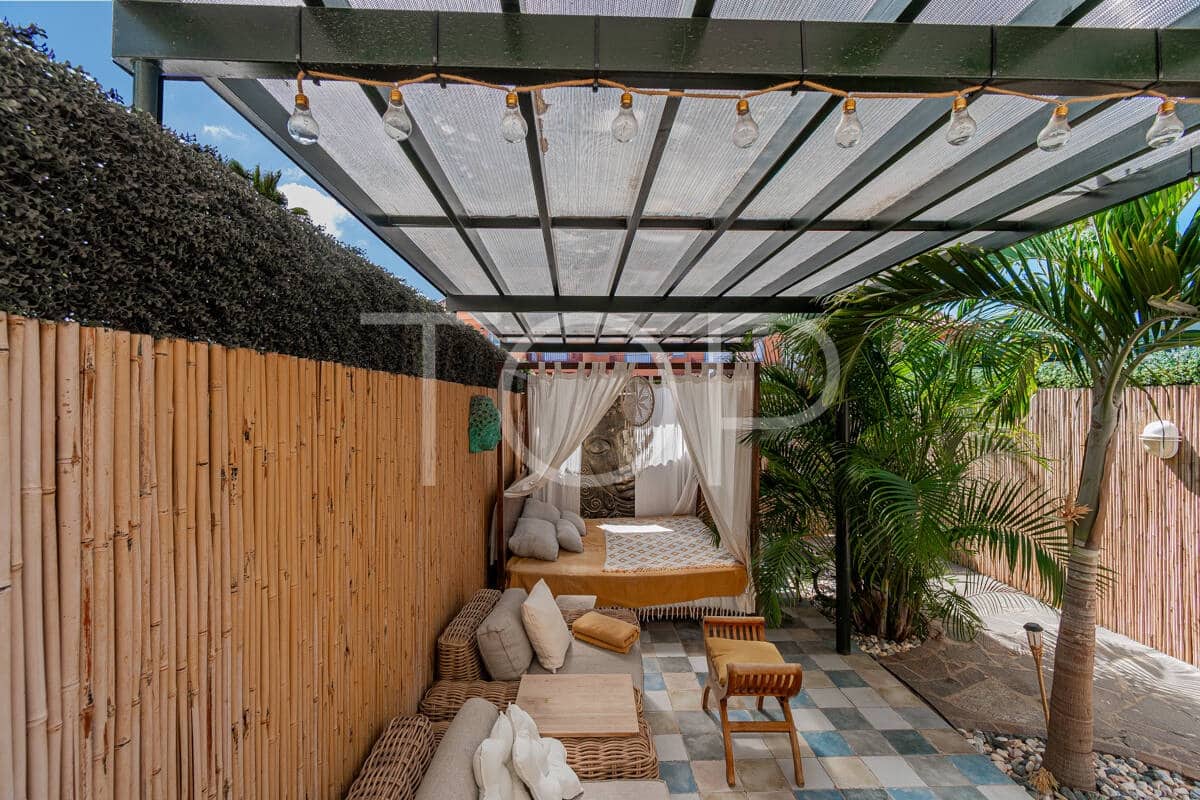 2 bedroom Flat for sale in Playa del Duque with pool garage - € 435,000 (Ref: 10048590)