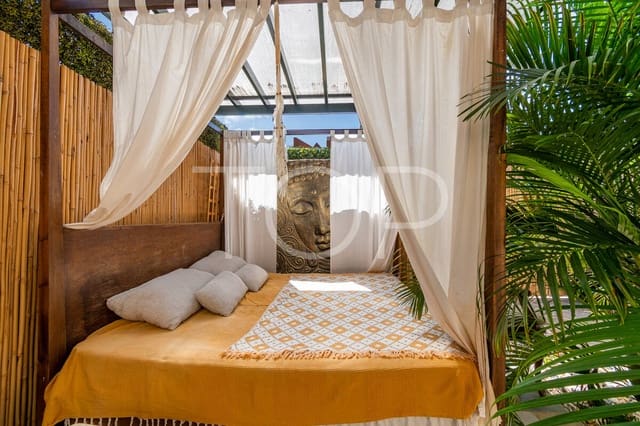 2 soverom Leilighet til salgs i Playa del Duque, Adeje med svømmebasseng garasje - € 435 000 (Ref: 10048590)
