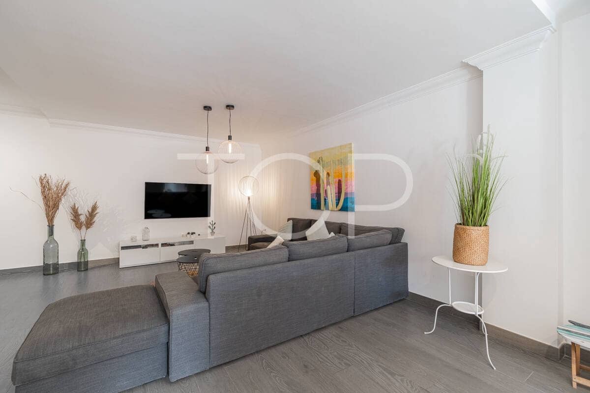 3 chambre Appartement à vendre à Playa del Duque avec piscine - 895 000 € (Ref: 10048592)