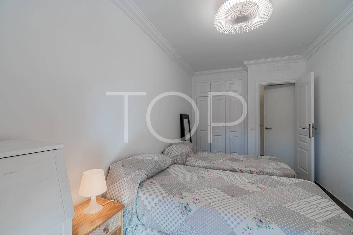 3 chambre Appartement à vendre à Playa del Duque avec piscine - 895 000 € (Ref: 10048592)