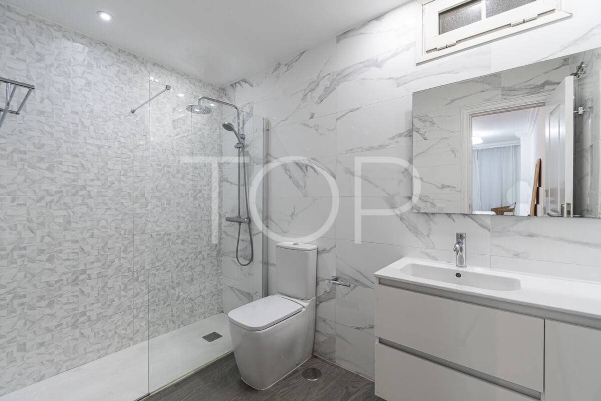 3 chambre Appartement à vendre à Playa del Duque avec piscine - 895 000 € (Ref: 10048592)