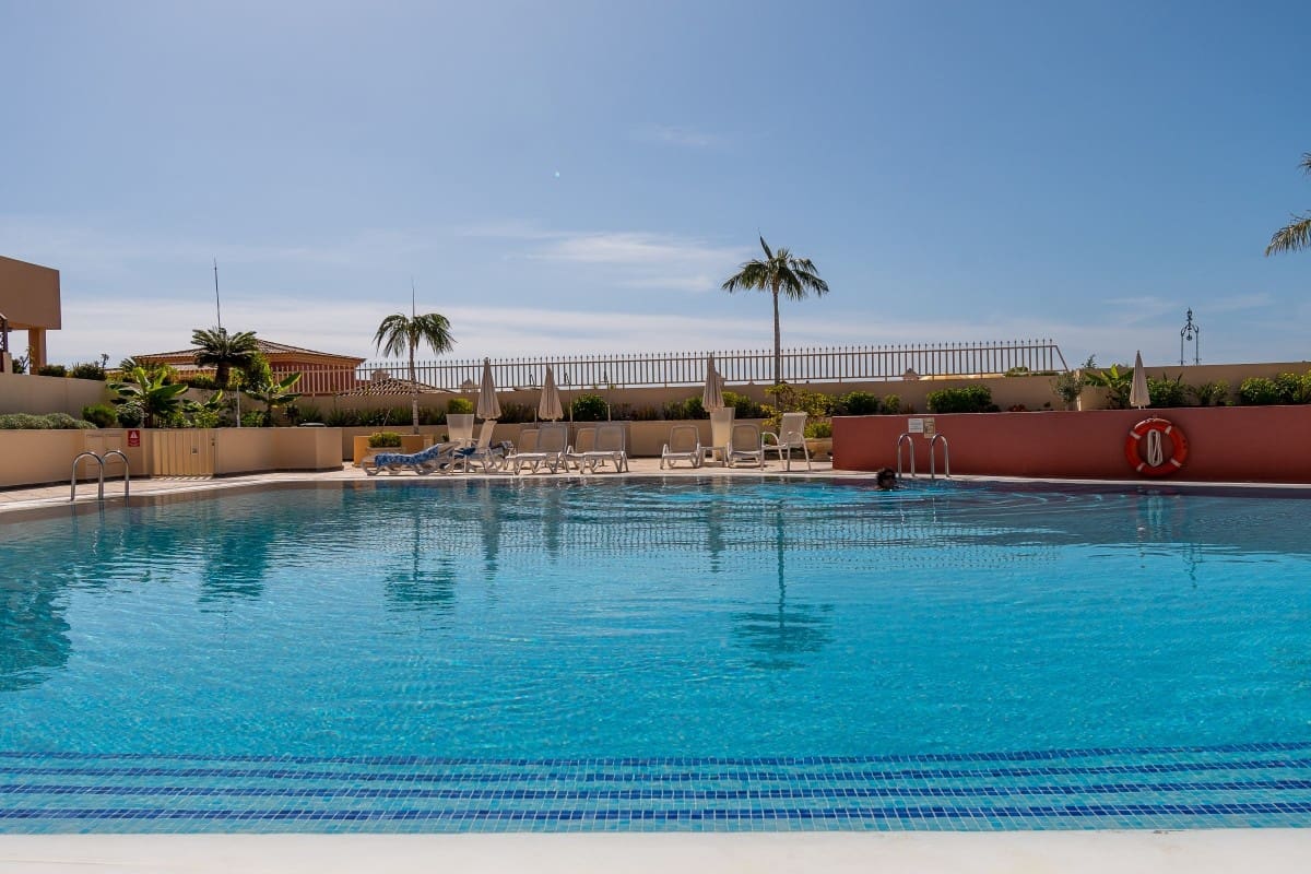 3 chambre Appartement à vendre à Playa del Duque avec piscine - 895 000 € (Ref: 10048592)