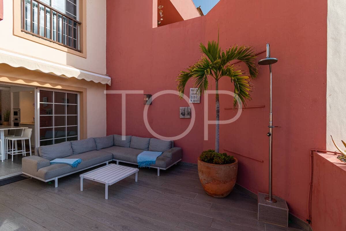 3 chambre Appartement à vendre à Playa del Duque avec piscine - 895 000 € (Ref: 10048592)
