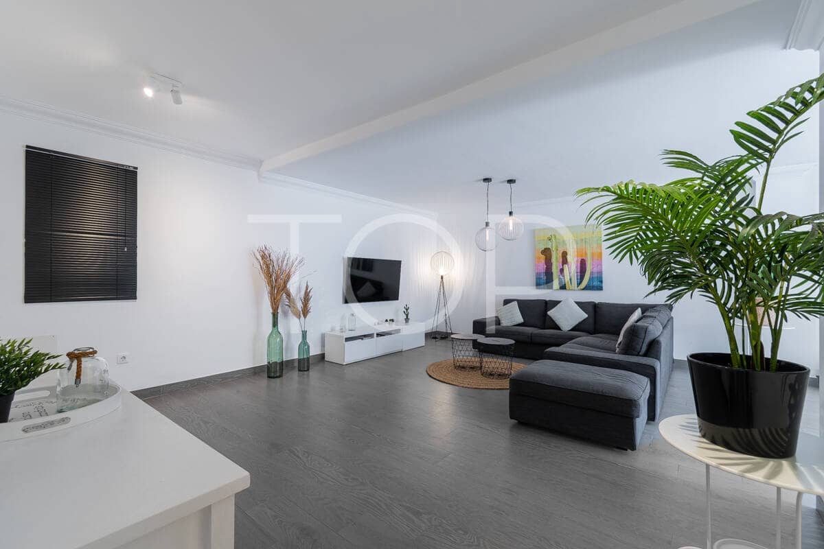 3 chambre Appartement à vendre à Playa del Duque avec piscine - 895 000 € (Ref: 10048592)