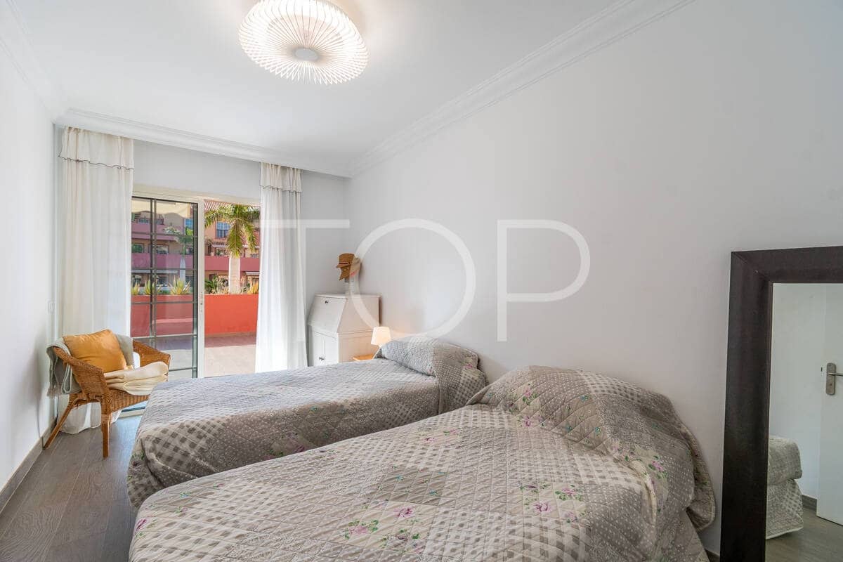 3 chambre Appartement à vendre à Playa del Duque avec piscine - 895 000 € (Ref: 10048592)