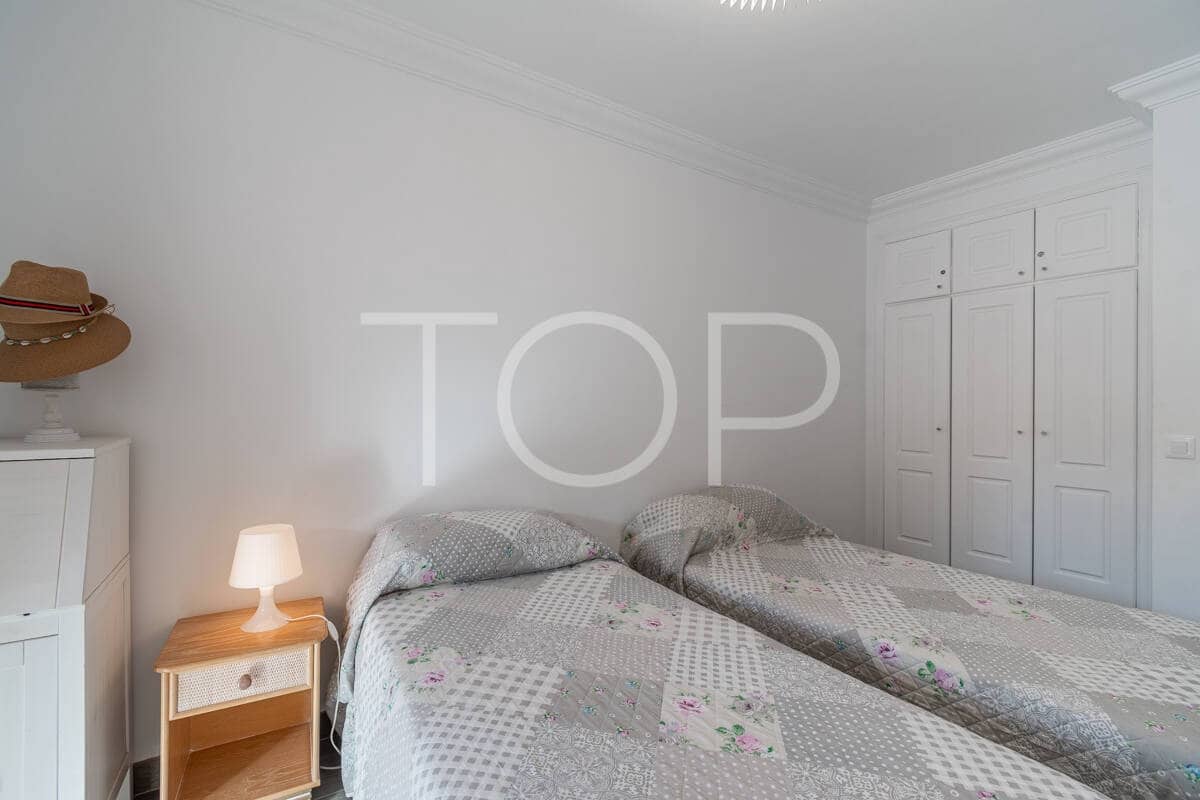 3 chambre Appartement à vendre à Playa del Duque avec piscine - 895 000 € (Ref: 10048592)