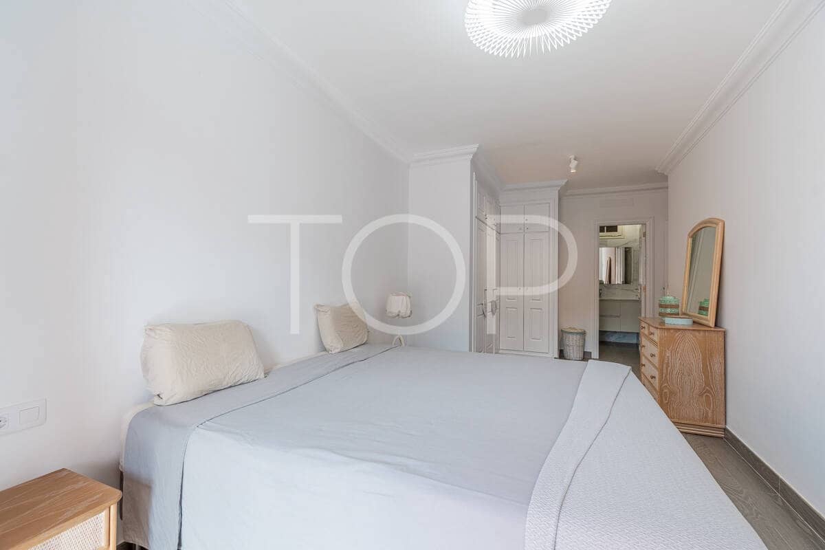 3 chambre Appartement à vendre à Playa del Duque avec piscine - 895 000 € (Ref: 10048592)