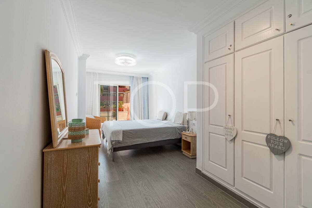 3 chambre Appartement à vendre à Playa del Duque avec piscine - 895 000 € (Ref: 10048592)