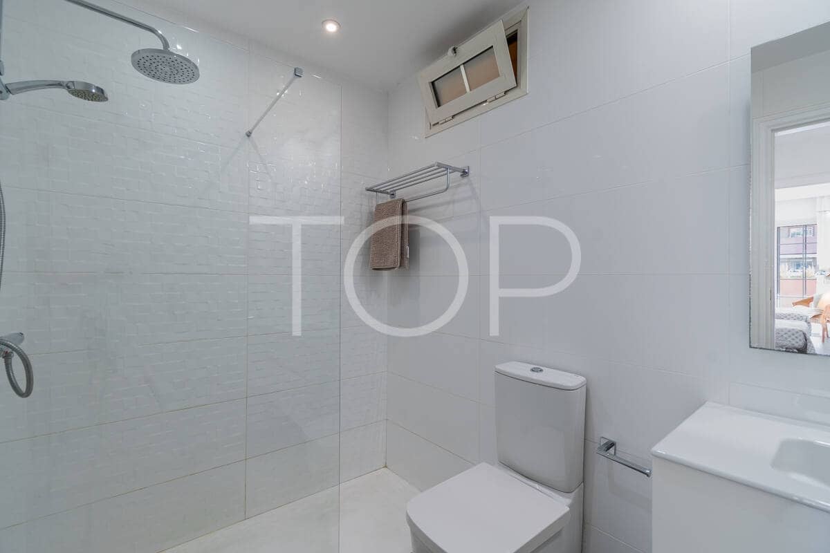3 chambre Appartement à vendre à Playa del Duque avec piscine - 895 000 € (Ref: 10048592)