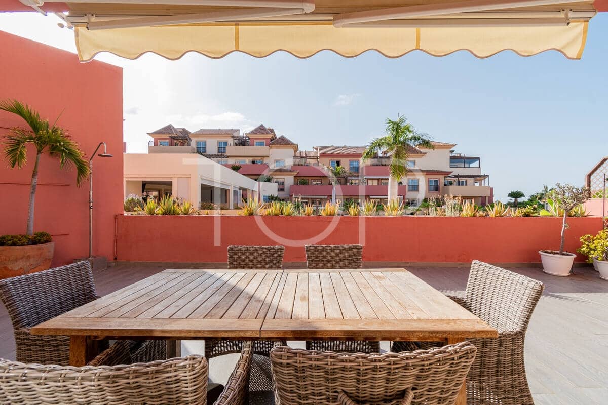 3 chambre Appartement à vendre à Playa del Duque avec piscine - 895 000 € (Ref: 10048592)