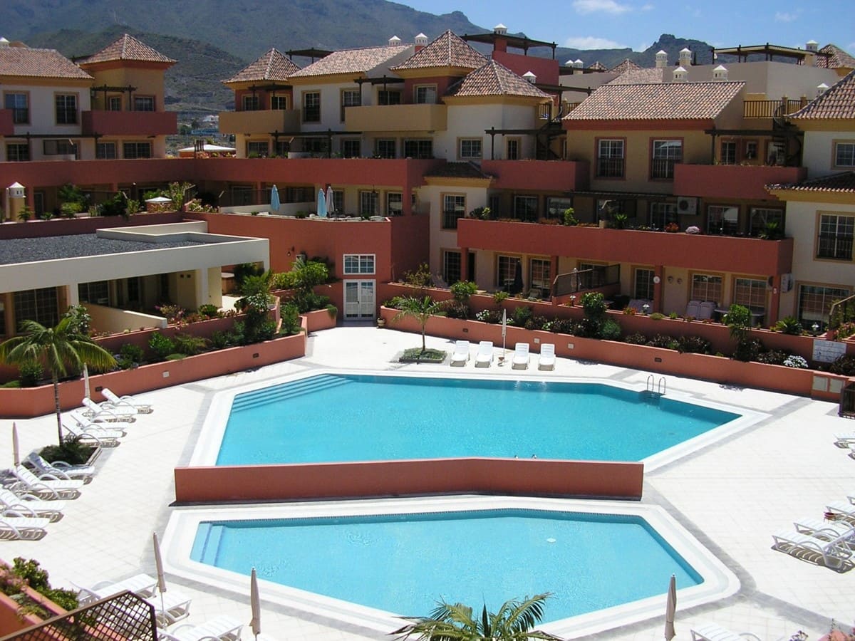 3 chambre Appartement à vendre à Playa del Duque avec piscine - 895 000 € (Ref: 10048592)
