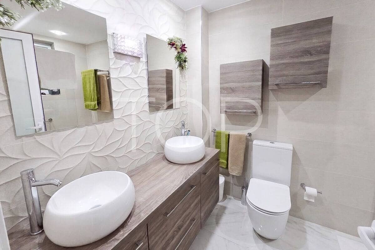 3 chambre Villa/Maison Mitoyenne à vendre à Adeje avec piscine garage - 695 000 € (Ref: 10063533)