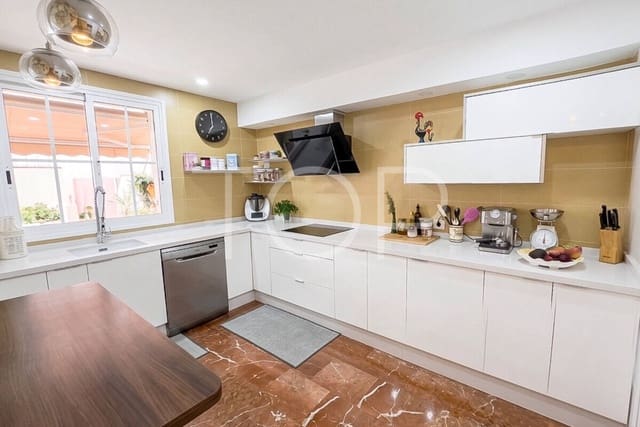 3 Zimmer Reihenhaus zu verkaufen in Casco Urbano, Adeje mit Pool Garage - 695.000 € (Ref: 10063533)