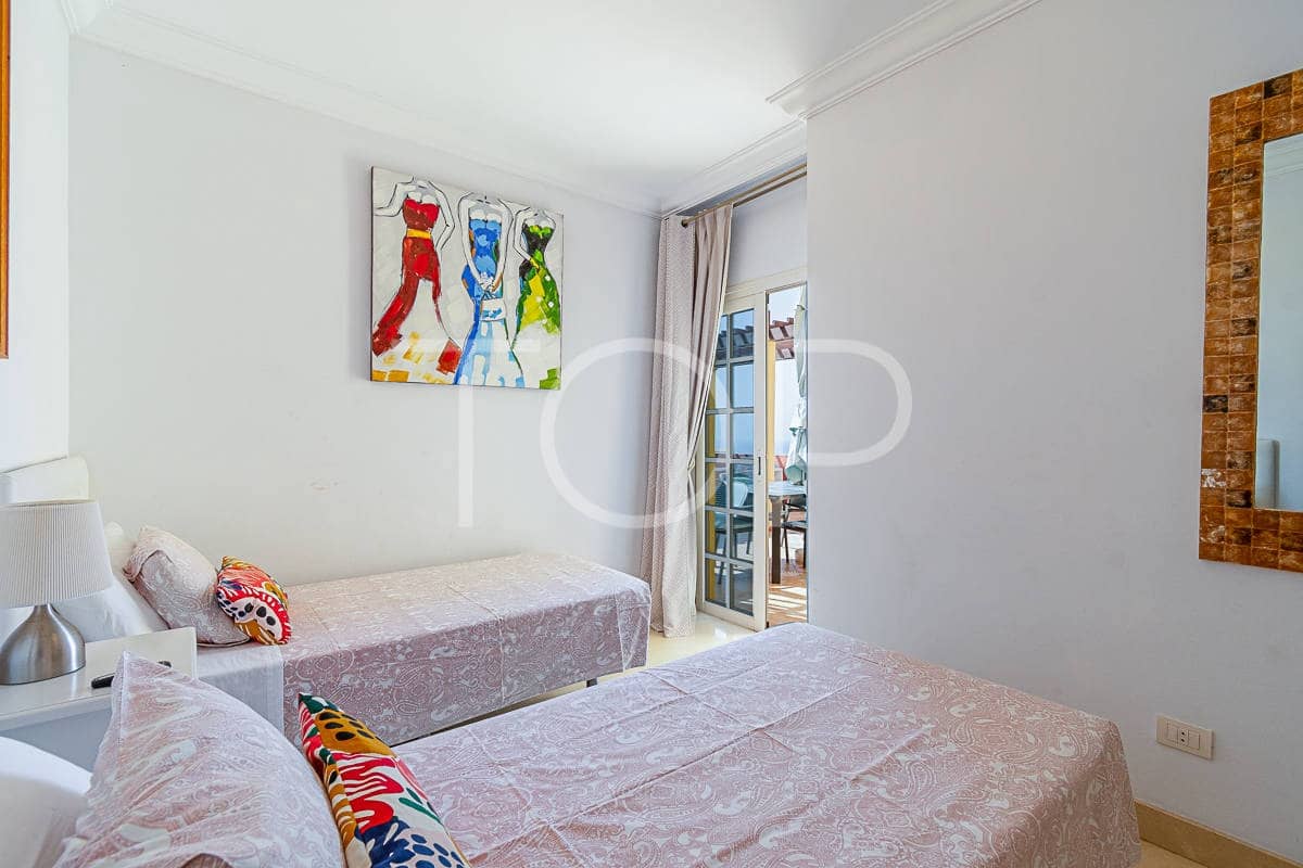 Ático de 3 habitaciones en Playa del Duque en venta con piscina garaje - 950.000 € (Ref: 10063534)