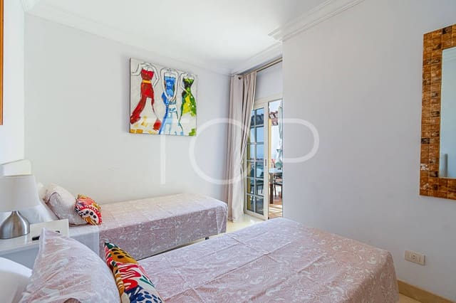 Ático de 3 habitaciones en Playa del Duque, Adeje en venta con piscina garaje - 950.000 € (Ref: 10063534)