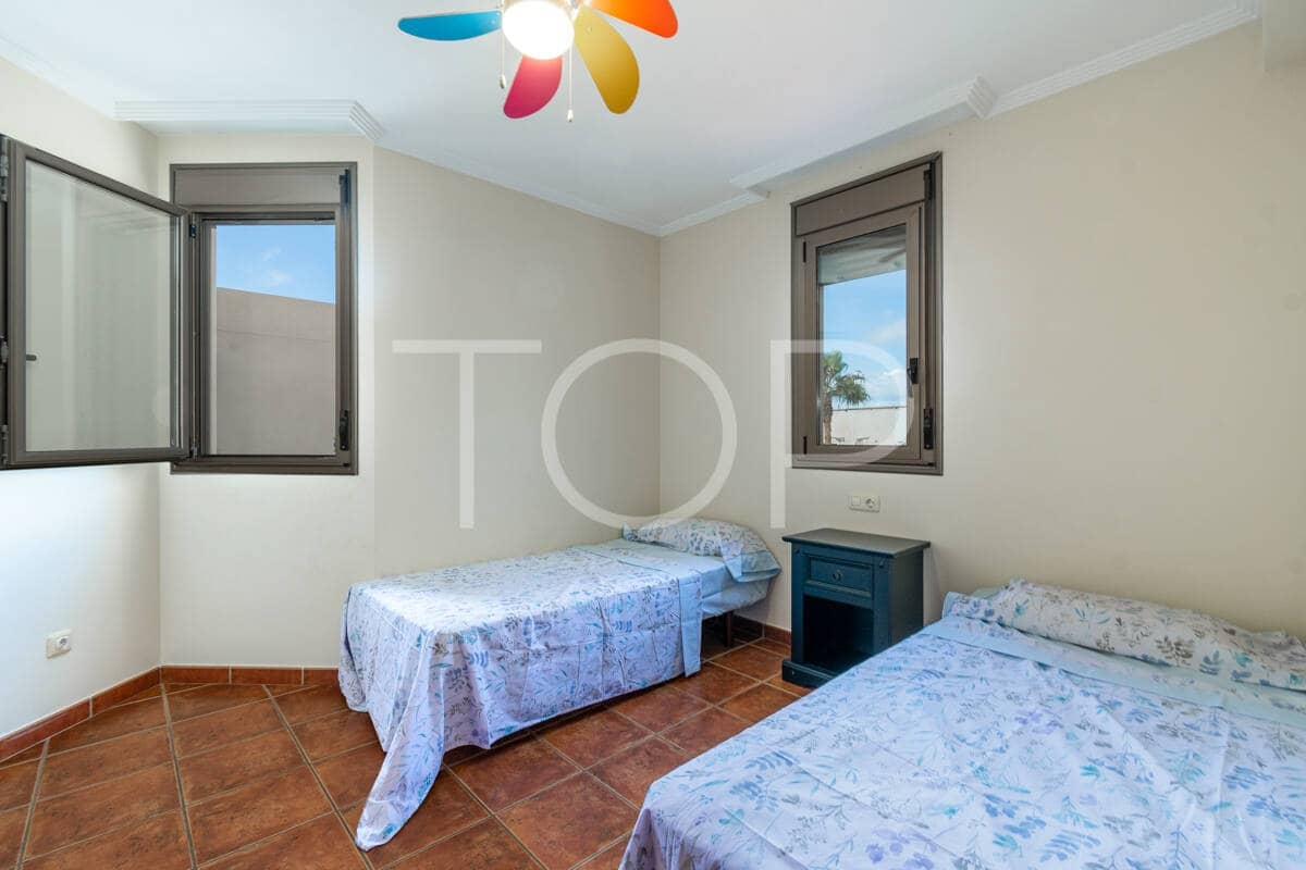 Adosado de 2 habitaciones en La Tejita en venta con piscina garaje - 550.000 € (Ref: 10063535)