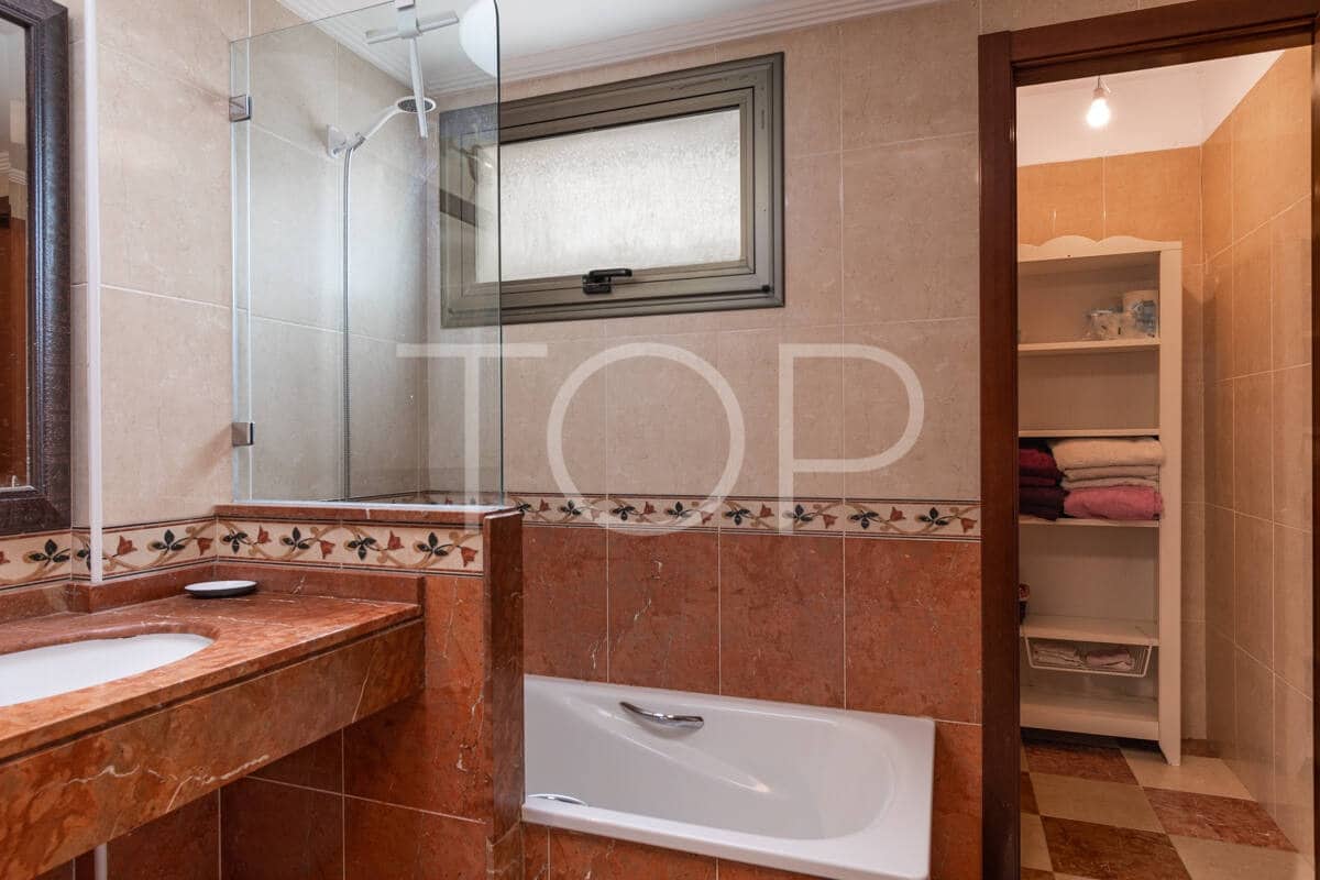 Adosado de 2 habitaciones en La Tejita en venta con piscina garaje - 550.000 € (Ref: 10063535)