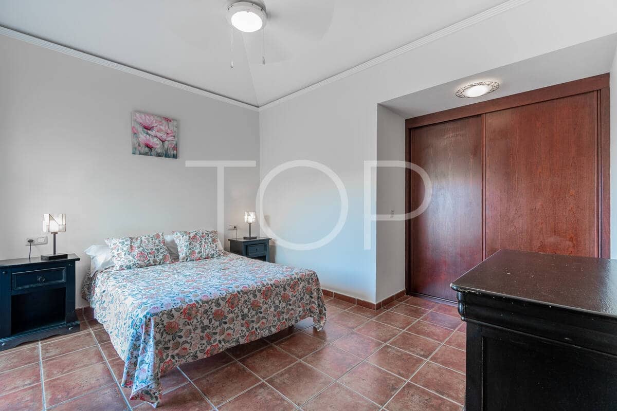Adosado de 2 habitaciones en La Tejita en venta con piscina garaje - 550.000 € (Ref: 10063535)
