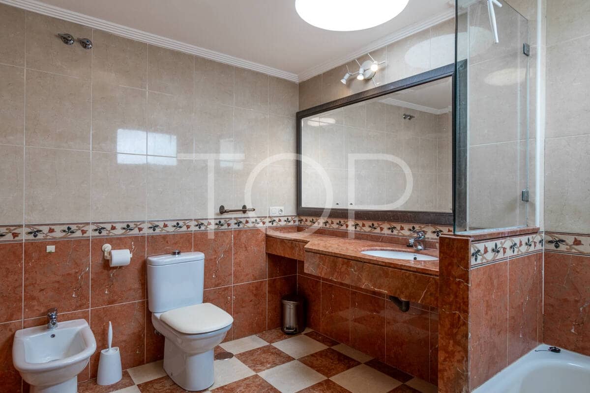 Adosado de 2 habitaciones en La Tejita en venta con piscina garaje - 550.000 € (Ref: 10063535)
