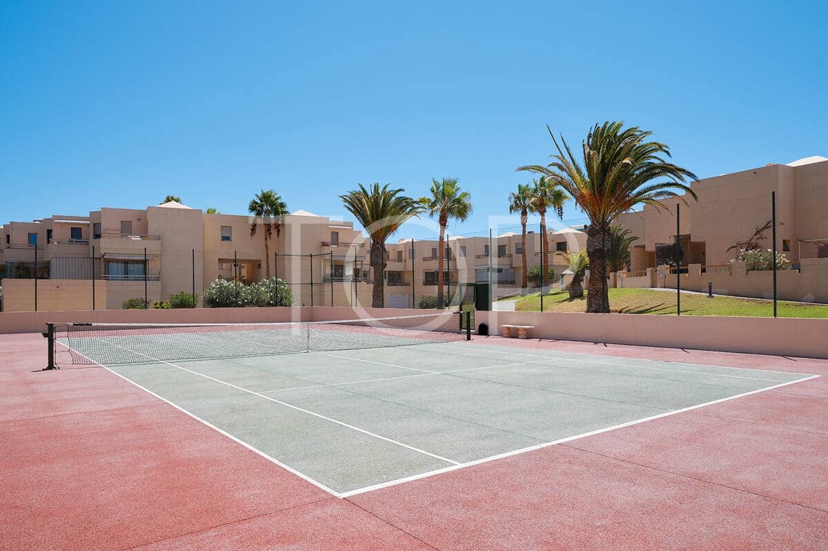 3 chambre Villa/Maison Mitoyenne à vendre à La Tejita avec piscine garage - 588 297 € (Ref: 10063536)