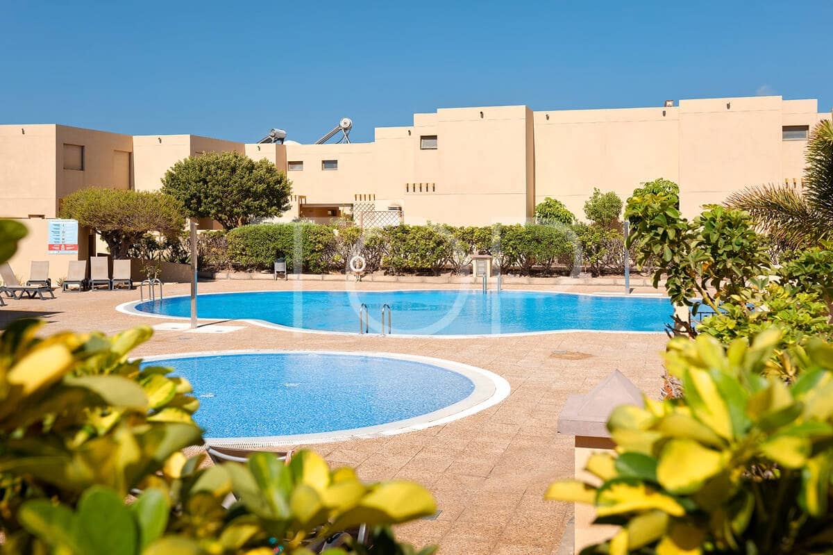 3 chambre Villa/Maison Mitoyenne à vendre à La Tejita avec piscine garage - 588 297 € (Ref: 10063536)
