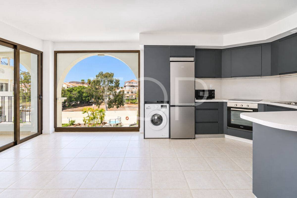 1 bedroom Penthouse for sale in Los Cristianos with pool garage - € 569,580 (Ref: 10066958)
