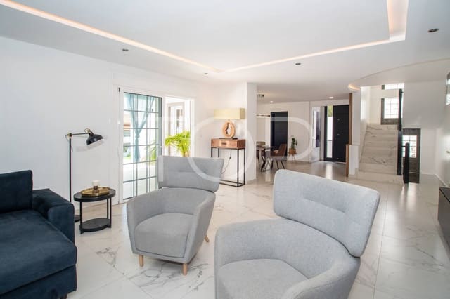 4 Zimmer Villa zu verkaufen in Torviscas Centro y Alto, Adeje mit Pool Garage - 1.590.000 € (Ref: 10074752)
