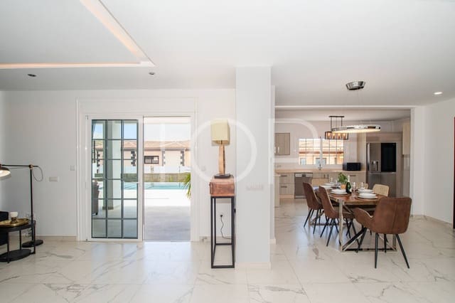4 Zimmer Villa zu verkaufen in Torviscas Centro y Alto, Adeje mit Pool Garage - 1.590.000 € (Ref: 10074752)