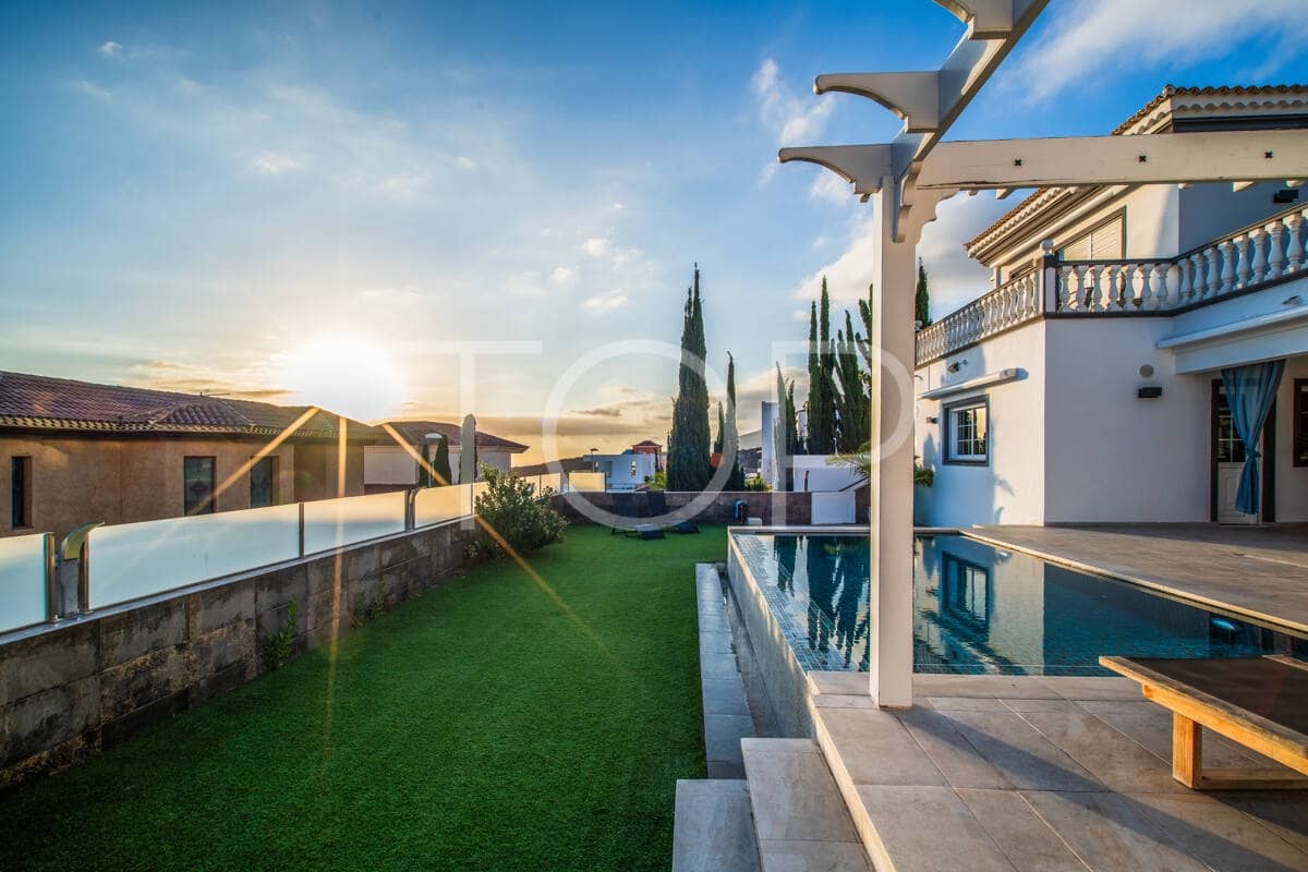 4 Zimmer Villa zu verkaufen in Costa Adeje mit Pool Garage - 1.590.000 € (Ref: 10074752)