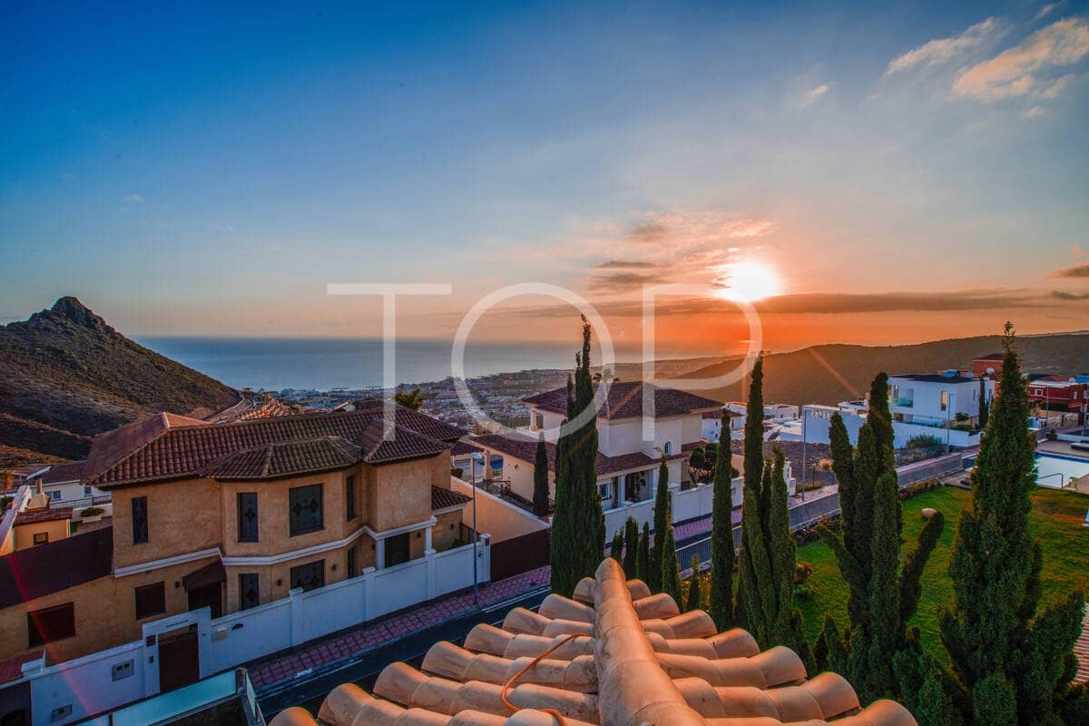 4 Zimmer Villa zu verkaufen in Costa Adeje mit Pool Garage - 1.590.000 € (Ref: 10074752)
