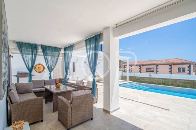 4 Zimmer Villa zu verkaufen in Torviscas Centro y Alto, Adeje mit Pool Garage - 1.590.000 € (Ref: 10074752)