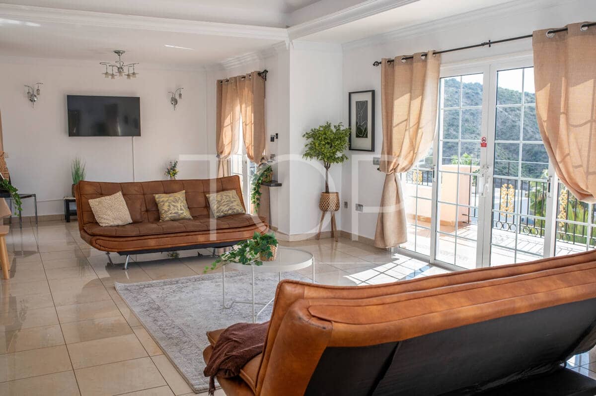 Chalet de 5 habitaciones en Costa Adeje en venta con piscina garaje - 1.500.000 € (Ref: 10145625)