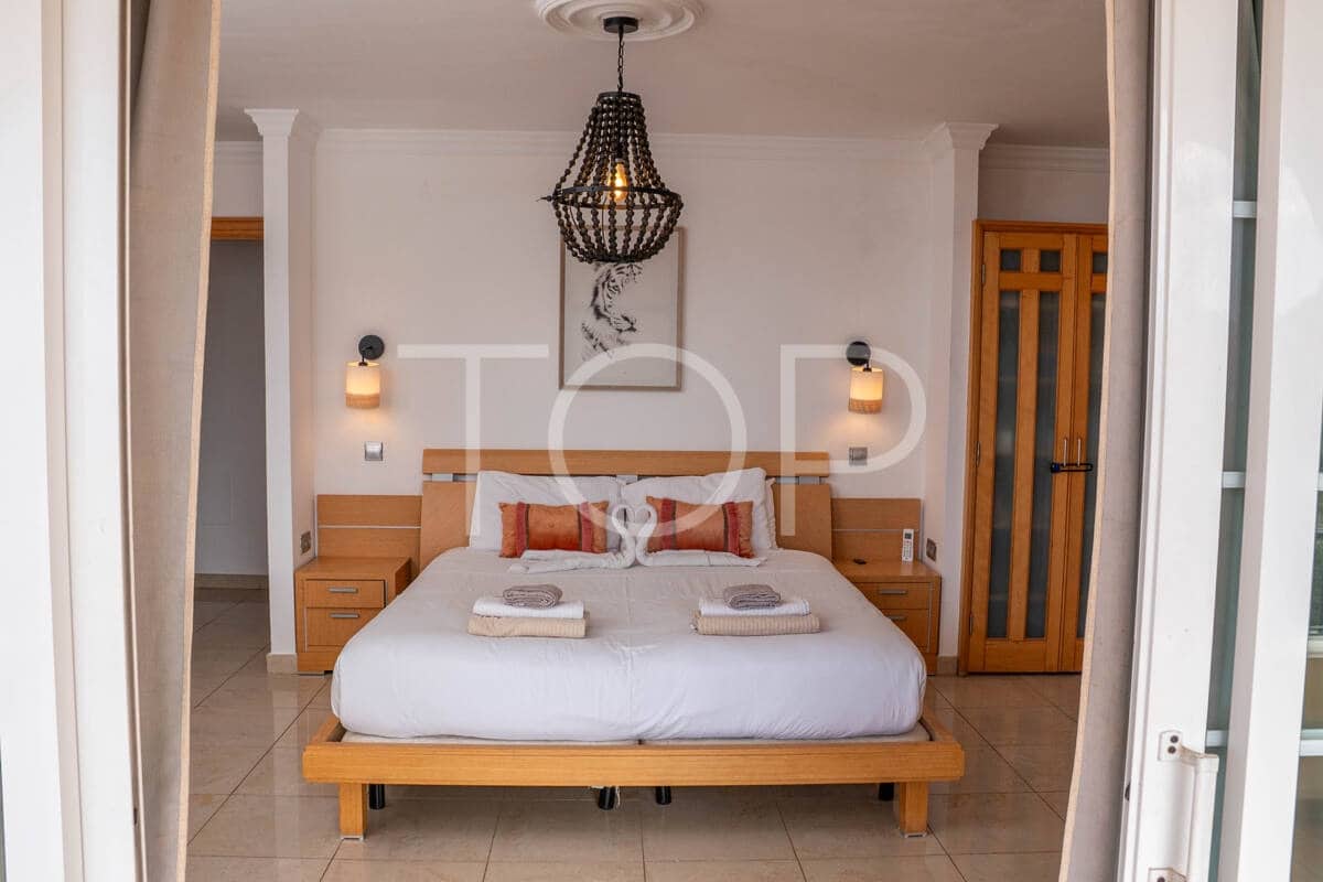 Chalet de 5 habitaciones en Costa Adeje en venta con piscina garaje - 1.500.000 € (Ref: 10145625)