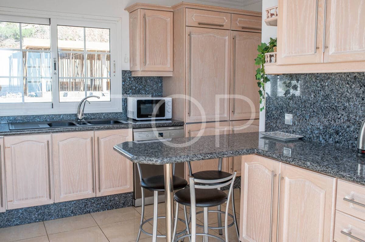 Chalet de 5 habitaciones en Costa Adeje en venta con piscina garaje - 1.500.000 € (Ref: 10145625)