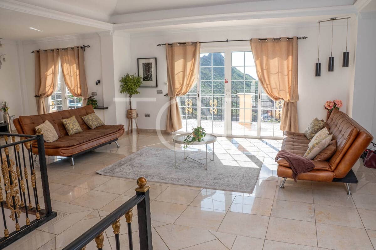 Chalet de 5 habitaciones en Costa Adeje en venta con piscina garaje - 1.500.000 € (Ref: 10145625)