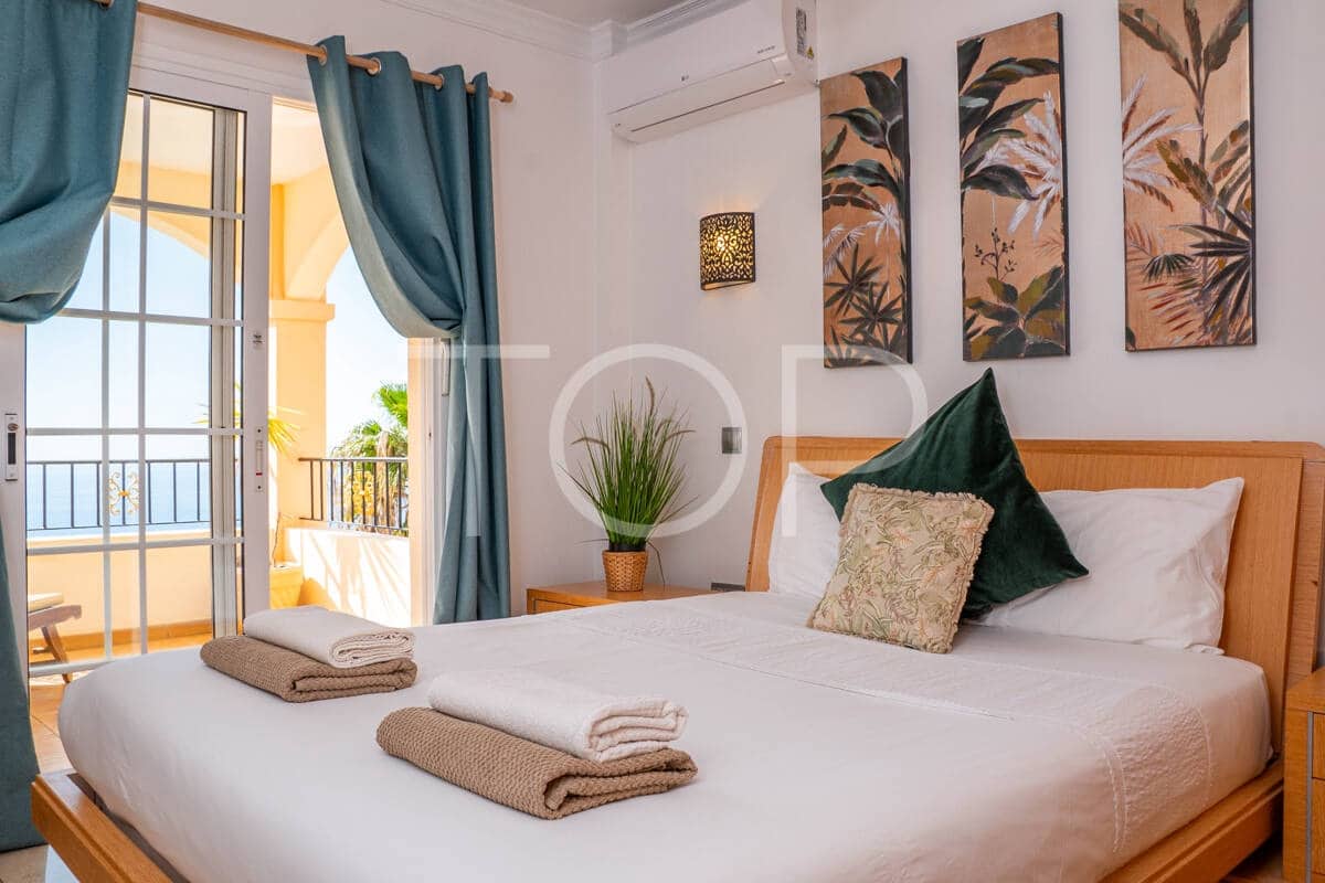 Chalet de 5 habitaciones en Costa Adeje en venta con piscina garaje - 1.500.000 € (Ref: 10145625)