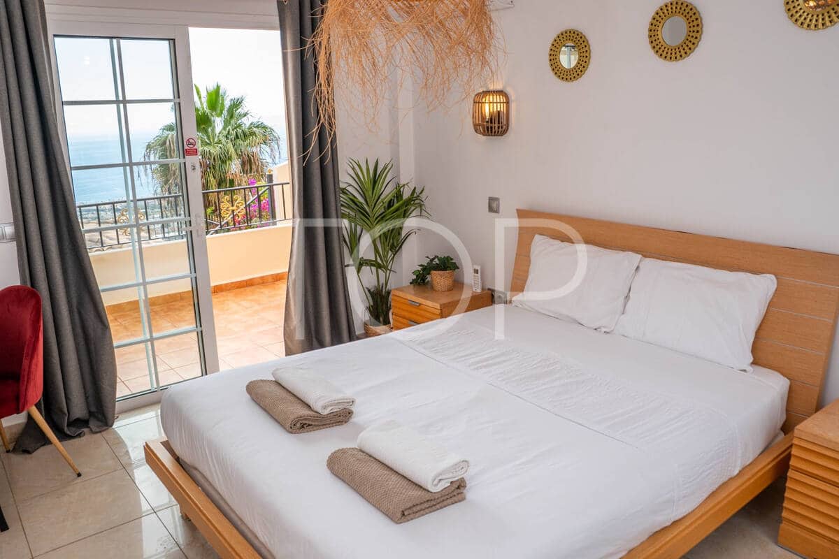 Chalet de 5 habitaciones en Costa Adeje en venta con piscina garaje - 1.500.000 € (Ref: 10145625)
