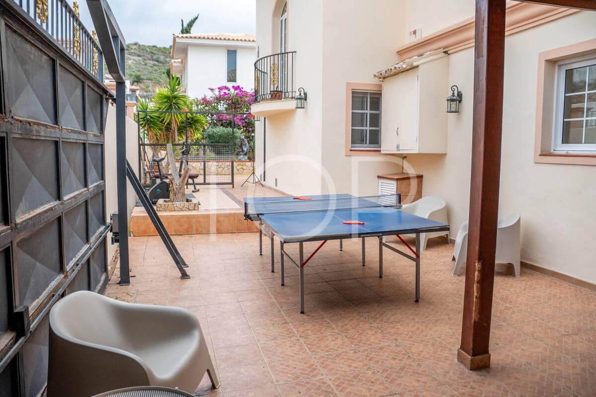 Chalet de 5 habitaciones en Costa Adeje en venta con piscina garaje - 1.500.000 € (Ref: 10145625)